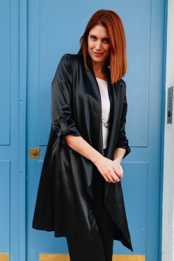 Veste longue ouverte en satin noir Multiples