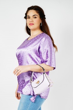 Tunique Lilas en Satin Oversize: Élégance pour Toutes Occasions