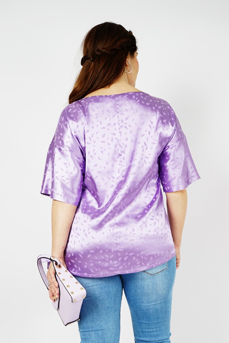 Tunique en satin lilas. Idéale pour un look élégant en toute simplicité.
